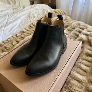 Black Chelsea boots for any outfit!